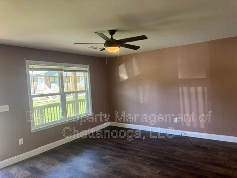 379 Virginia St - Photo 7 of 9