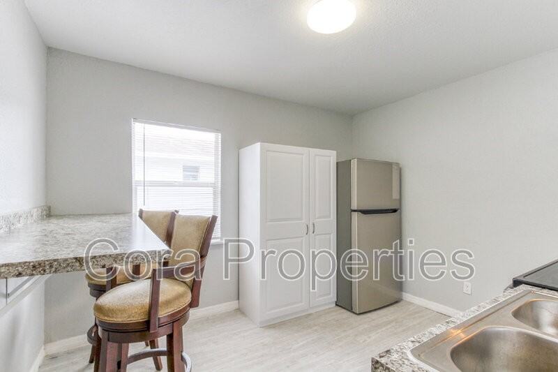 685 Sears Ave Ne #4 - Photo 6 of 50