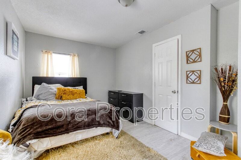 685 Sears Ave Ne #4 - Photo 7 of 50
