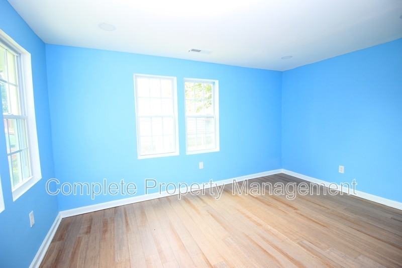 932 Court T - Photo 5 of 11