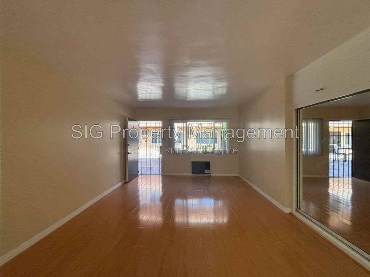526 E Windsor Rd #4 - Photo 3 of 10