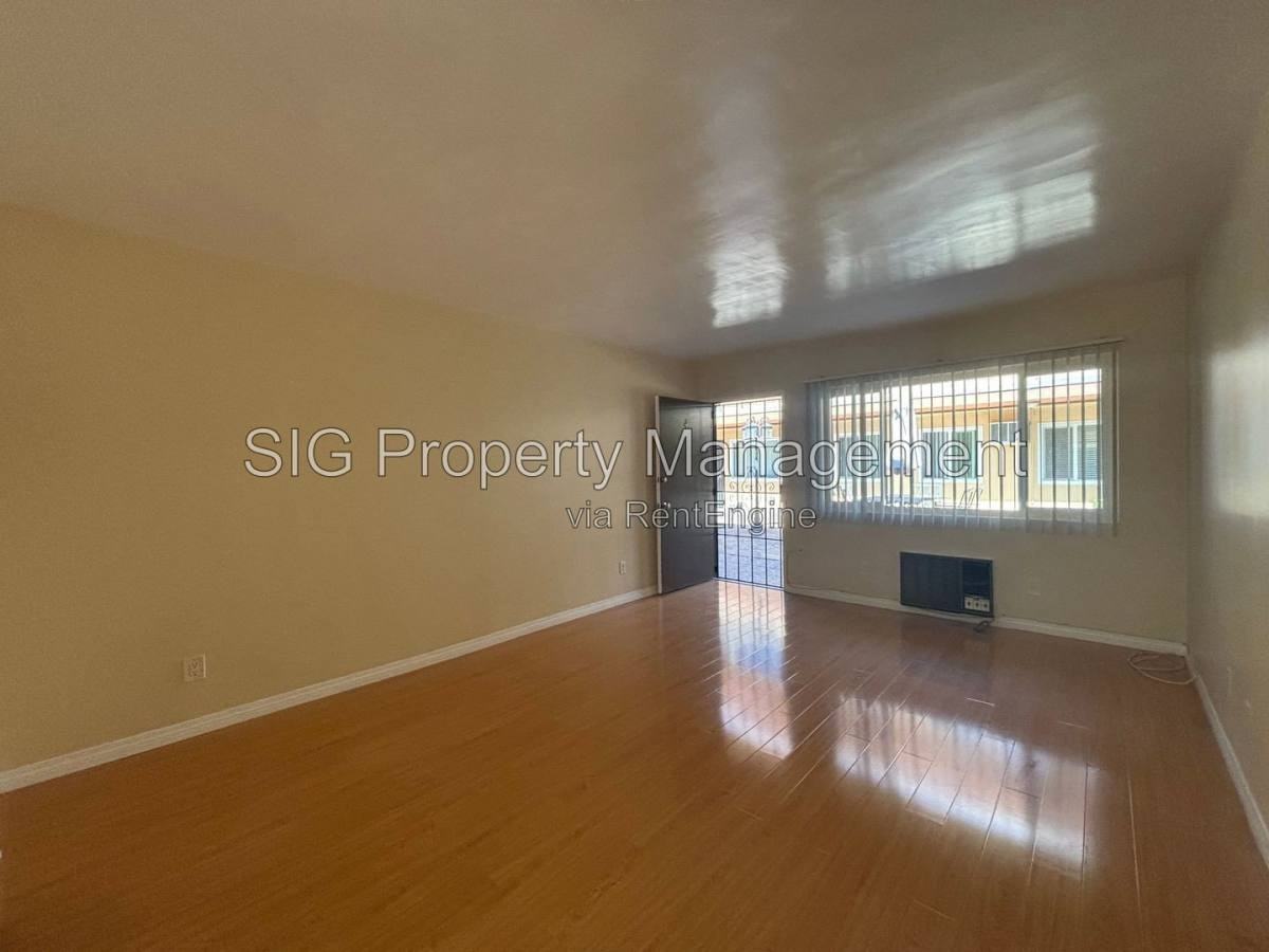 526 E Windsor Rd #4 - Photo 4 of 10