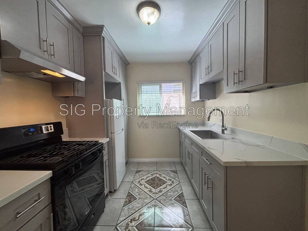 526 E Windsor Rd #4 - Photo 6 of 10