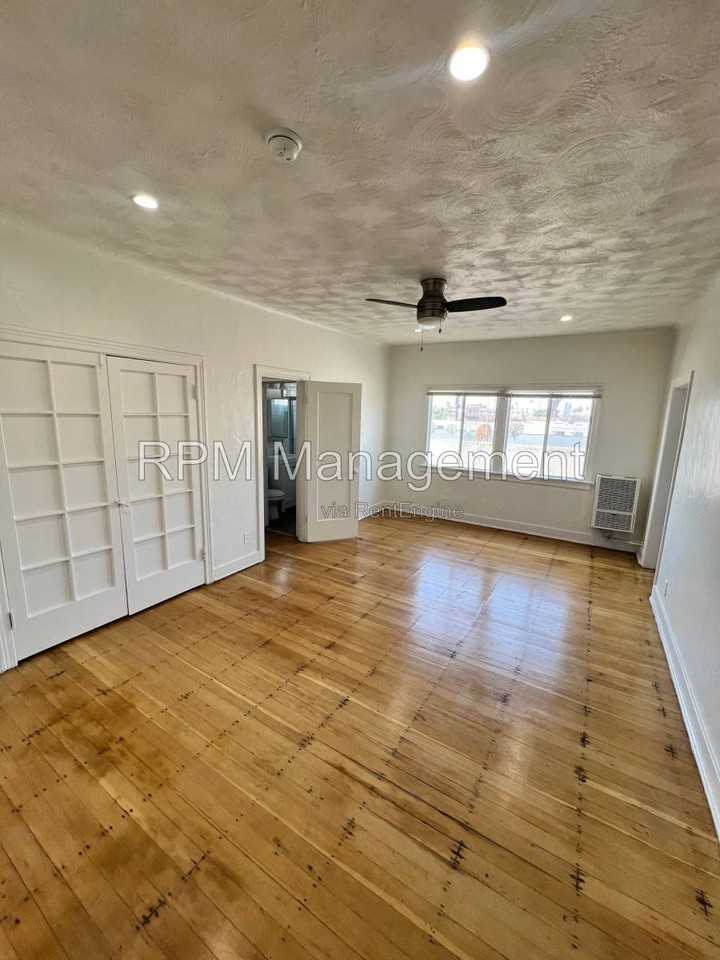 1740 Winona Blvd #304 - Photo 2 of 10