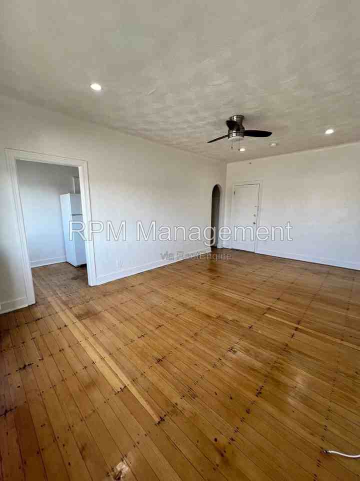 1740 Winona Blvd #304 - Photo 3 of 10