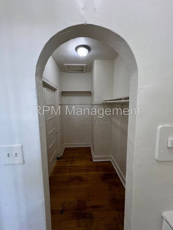 1740 Winona Blvd #304 - Photo 4 of 10