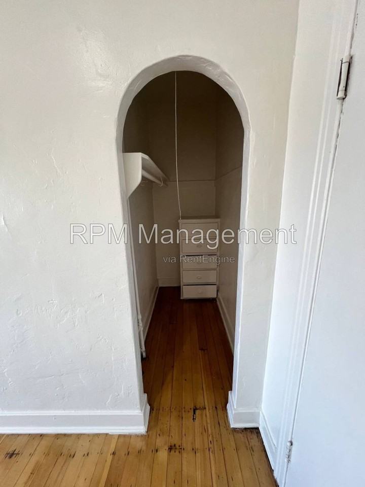 1740 Winona Blvd #304 - Photo 6 of 10