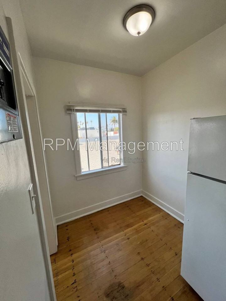 1740 Winona Blvd #304 - Photo 7 of 10