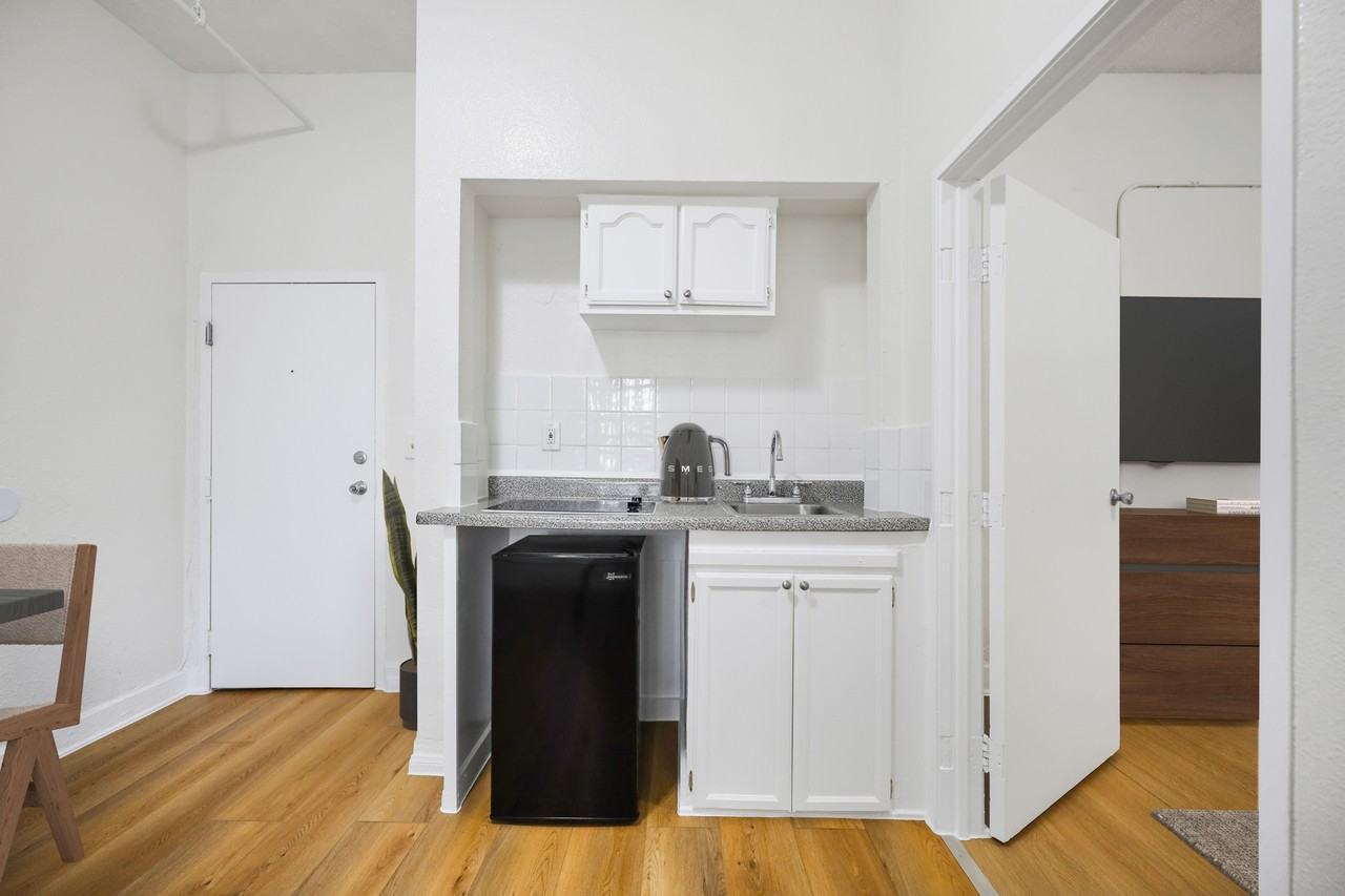 729 S Union Ave #109 - Photo 3 of 51