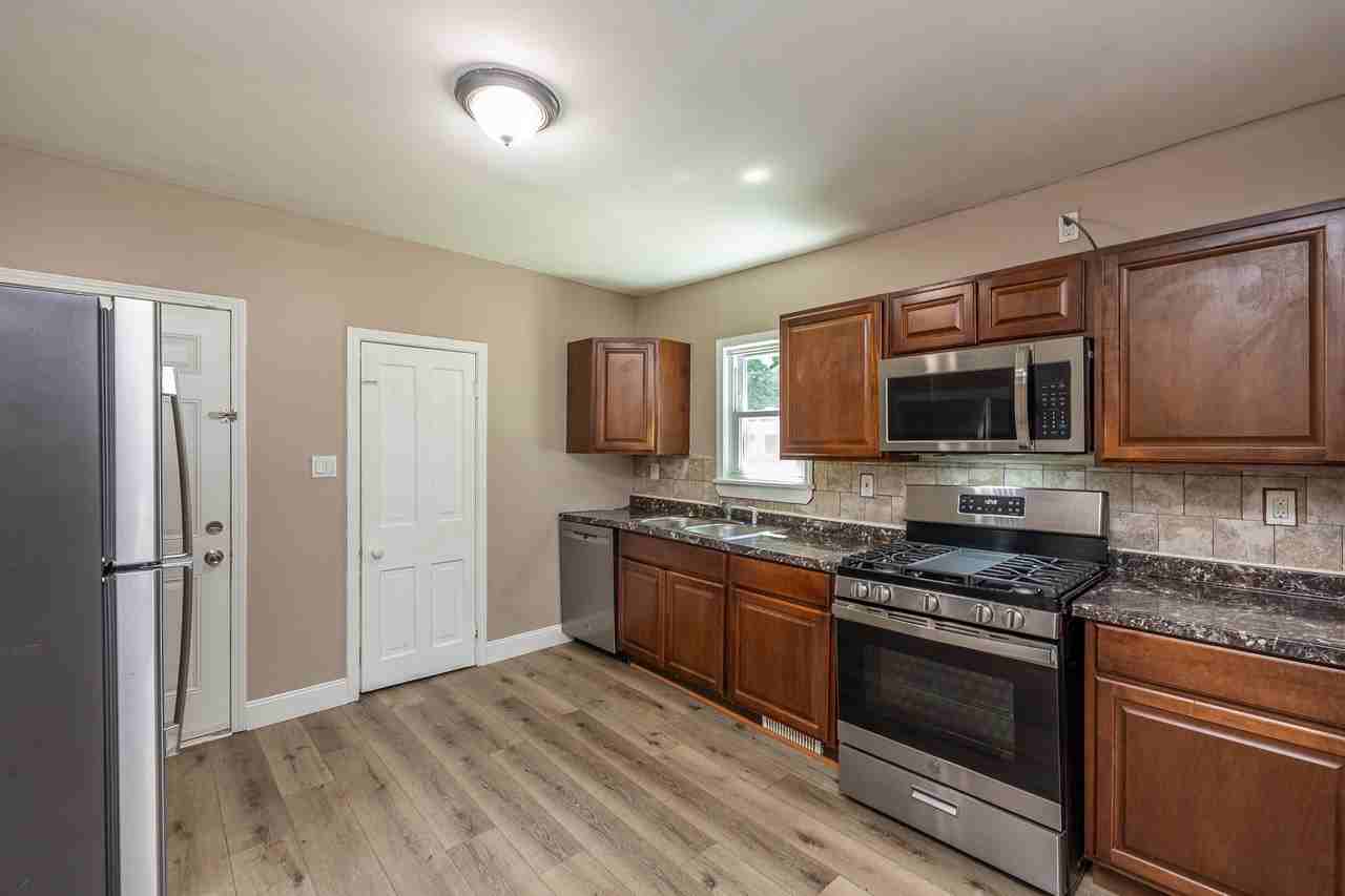 5811 Bridge Ave - Photo 4 of 18