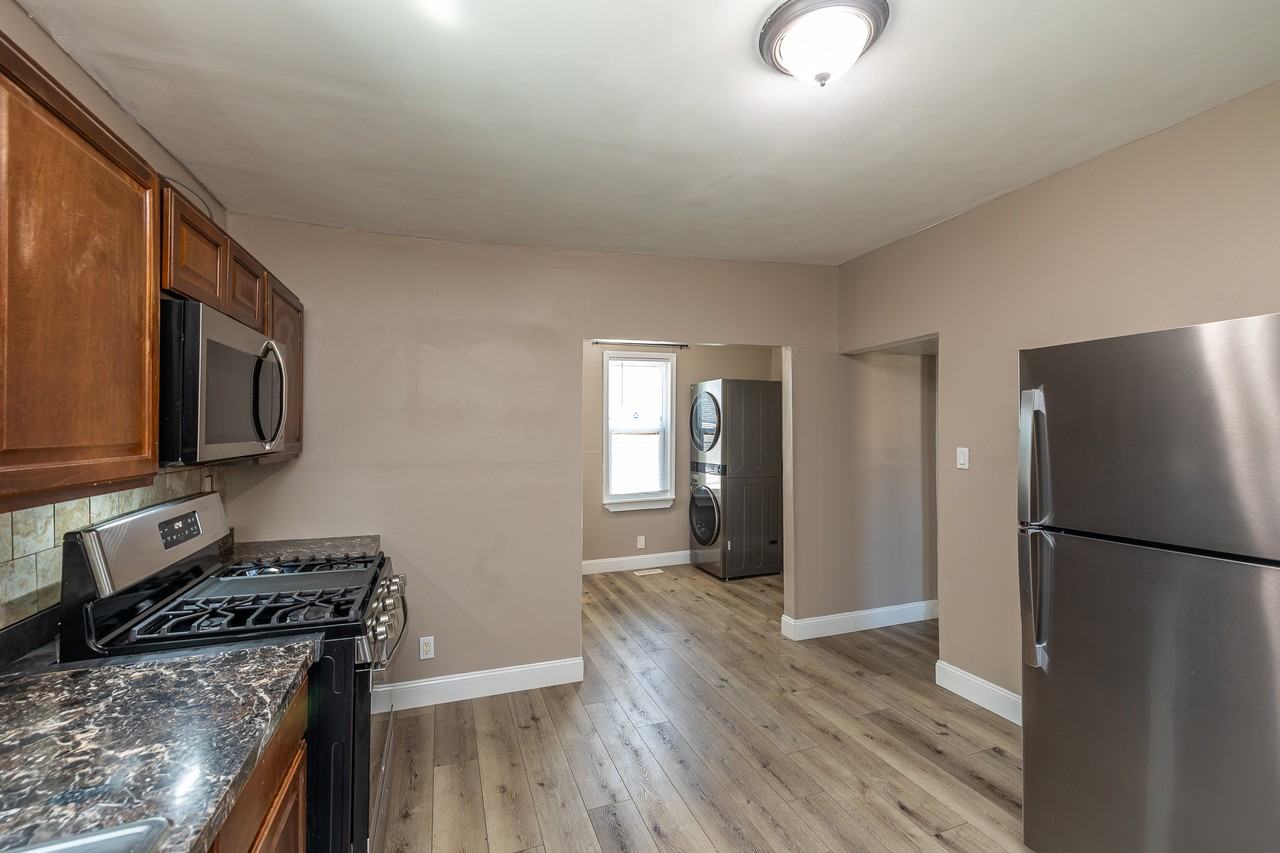 5811 Bridge Ave - Photo 5 of 18