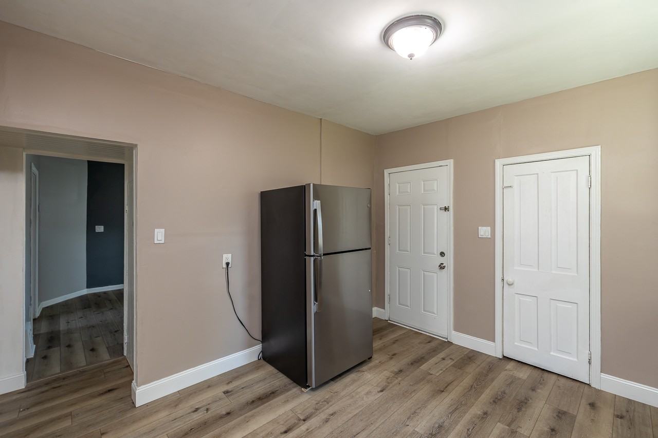 5811 Bridge Ave - Photo 6 of 18