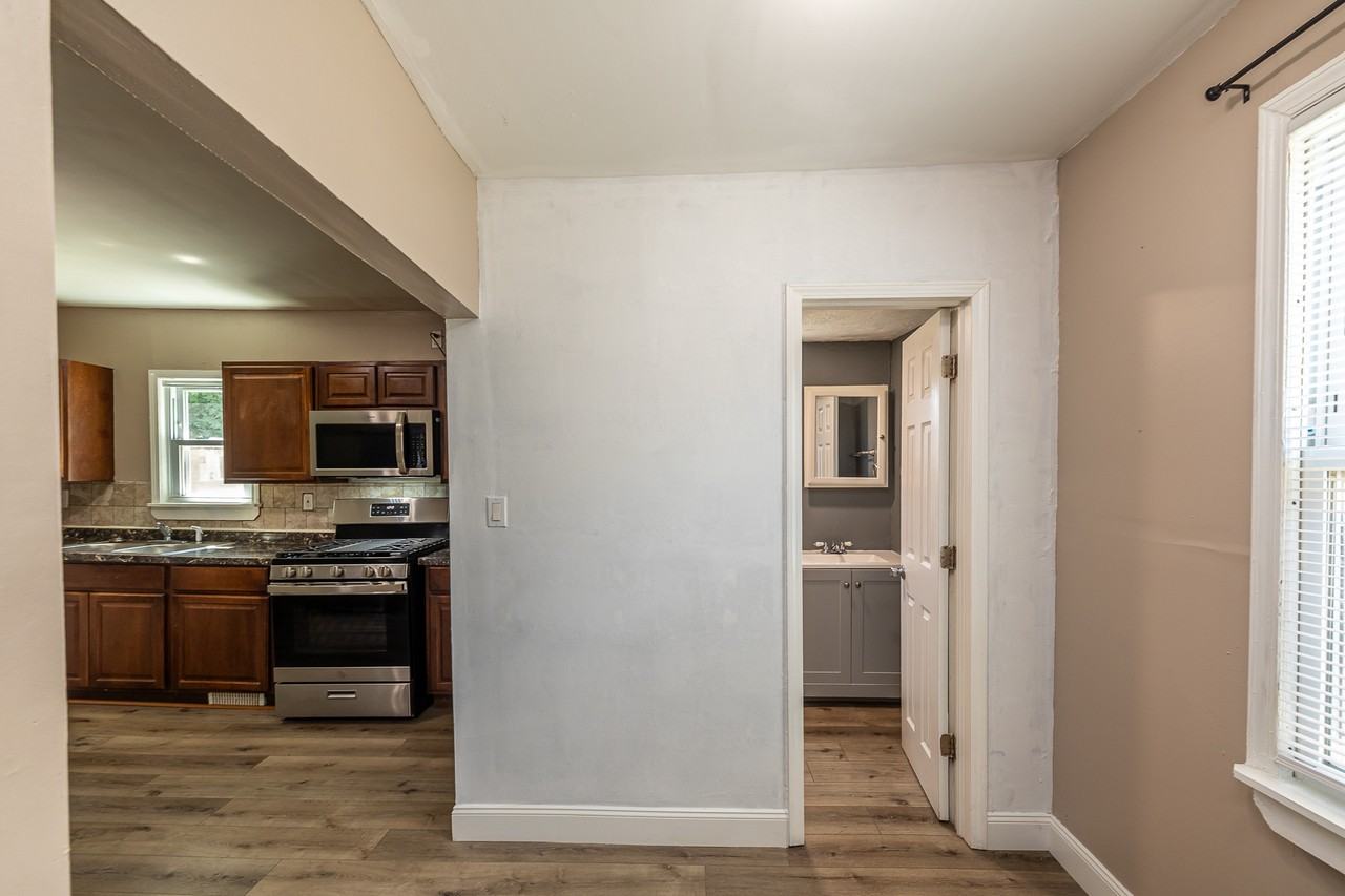 5811 Bridge Ave - Photo 7 of 18