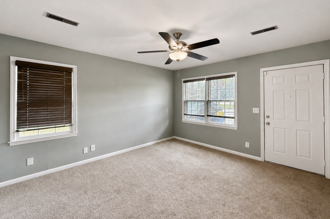 103 Dorchester Manor Blvd - Photo 3 of 11