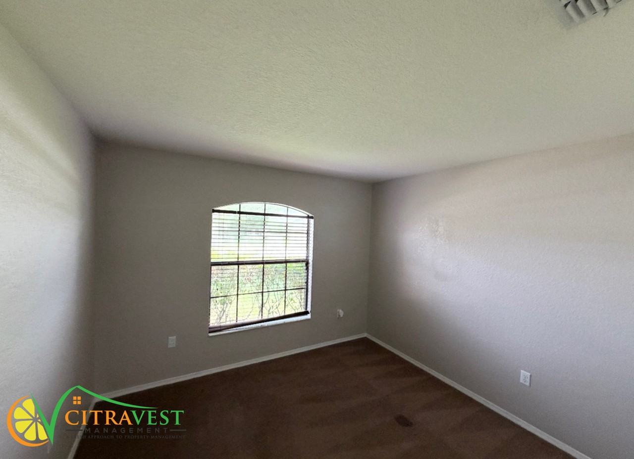 2160 Oakhurst Dr - Photo 4 of 8