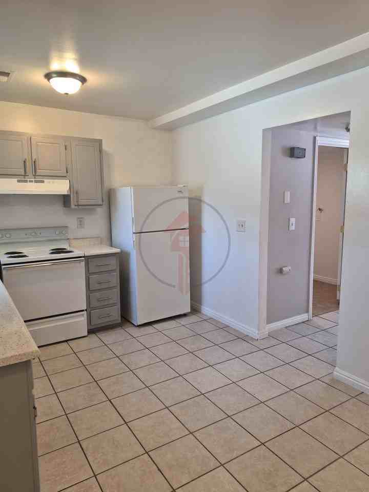 590-596 W Tiffany Town Dr - Photo 3 of 14