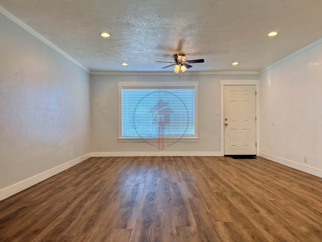 8701 Ws - Photo 2 of 13