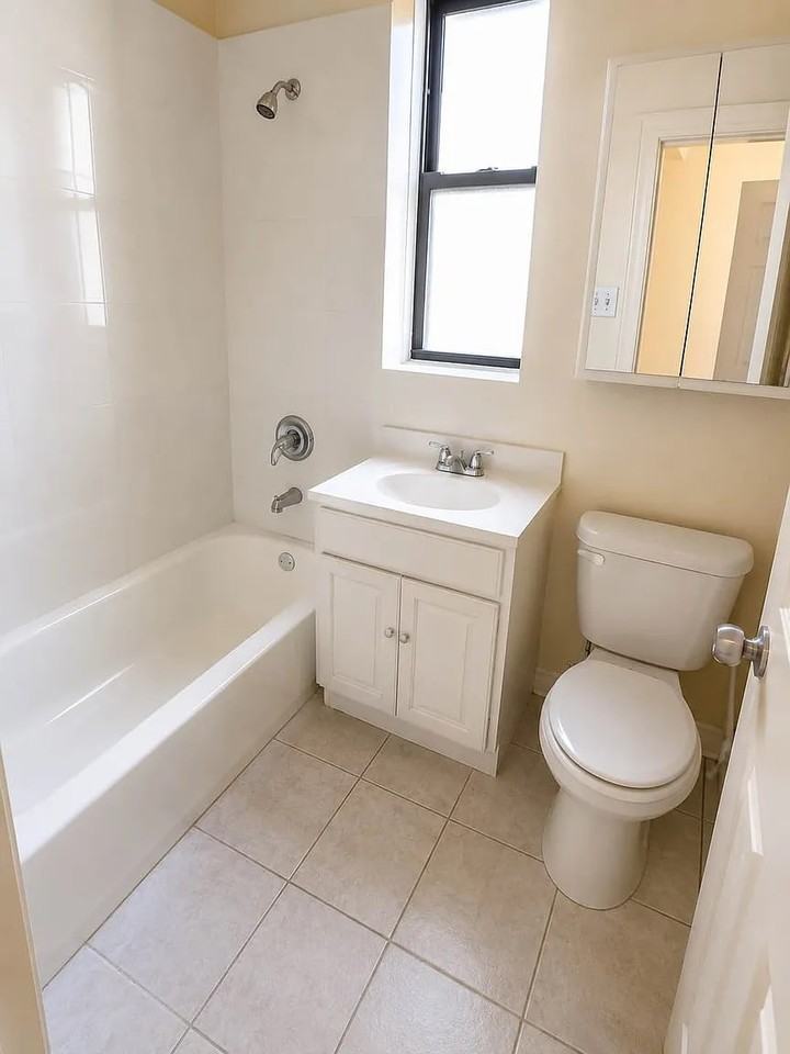 1934 Grand Concourse - Photo 4 of 5
