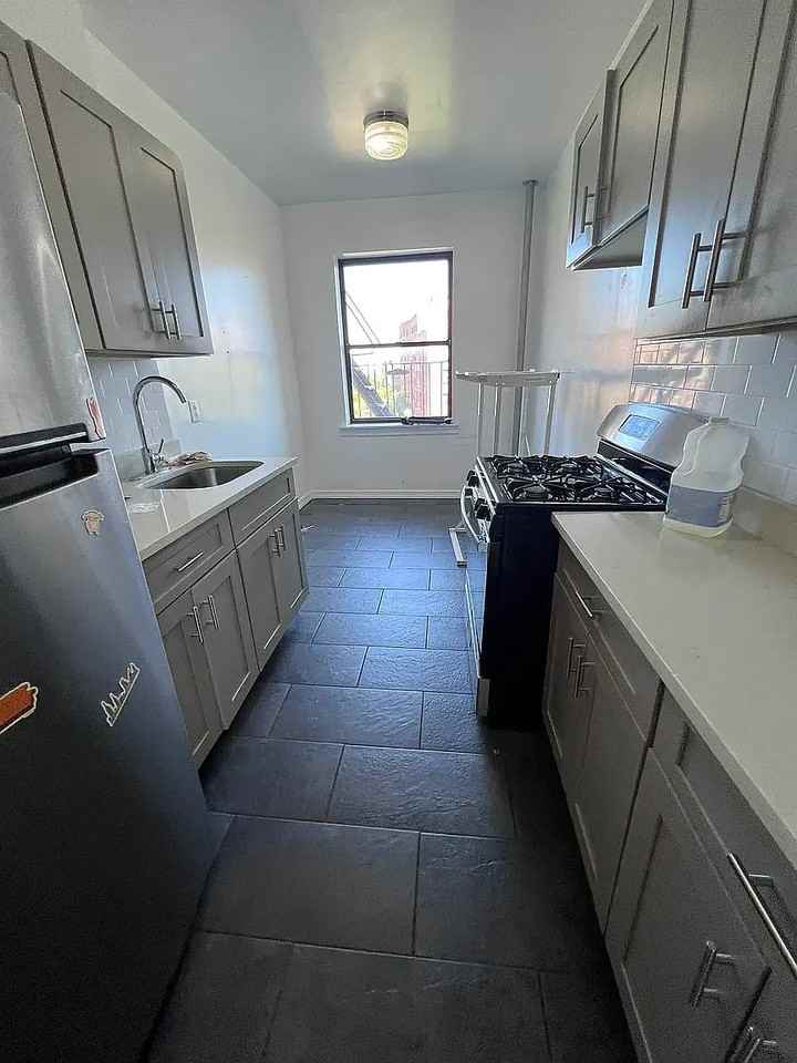 2487 Morris Ave - Photo 2 of 3
