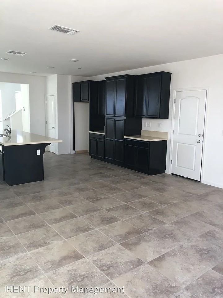 2557 Lacey Ann Ave - Photo 3 of 21