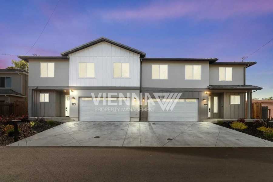 5843 Del Campo Ln