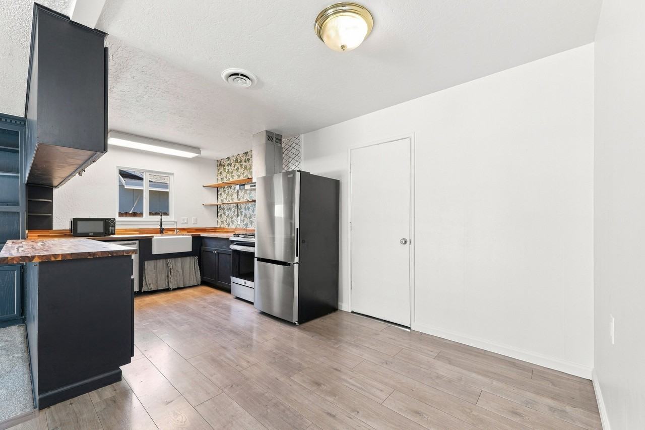 6285 Edgewood Way - Photo 4 of 21