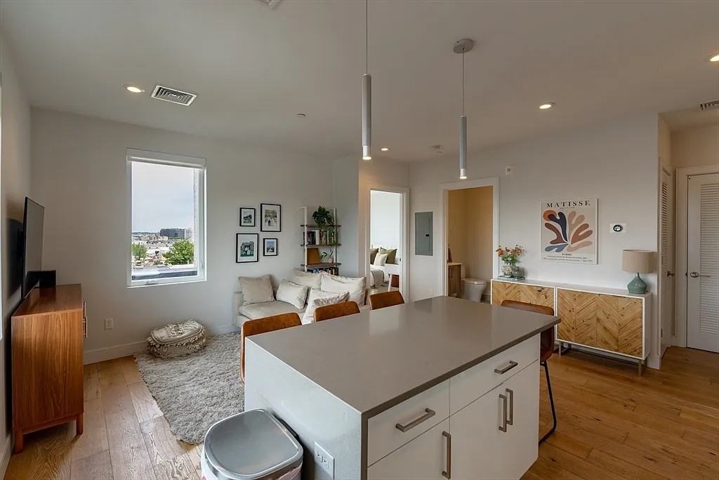 420 W Broadway - Photo 2 of 21