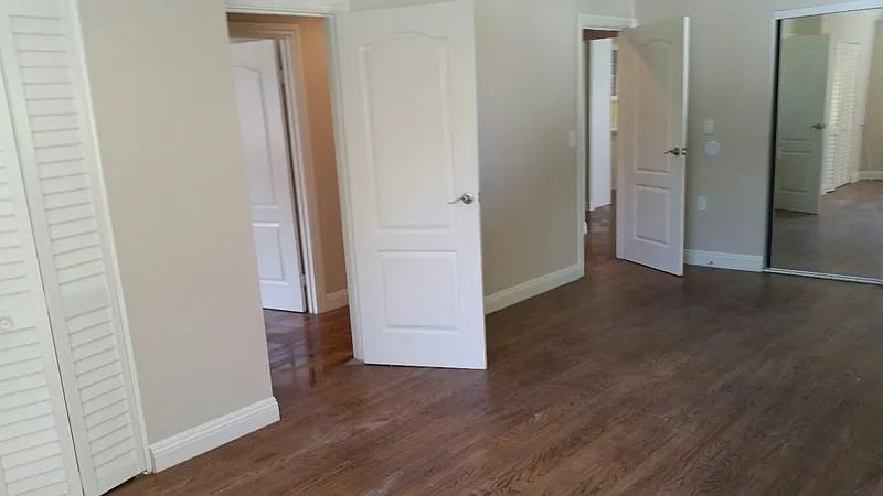 1300 Londonderry St - Photo 3 of 6