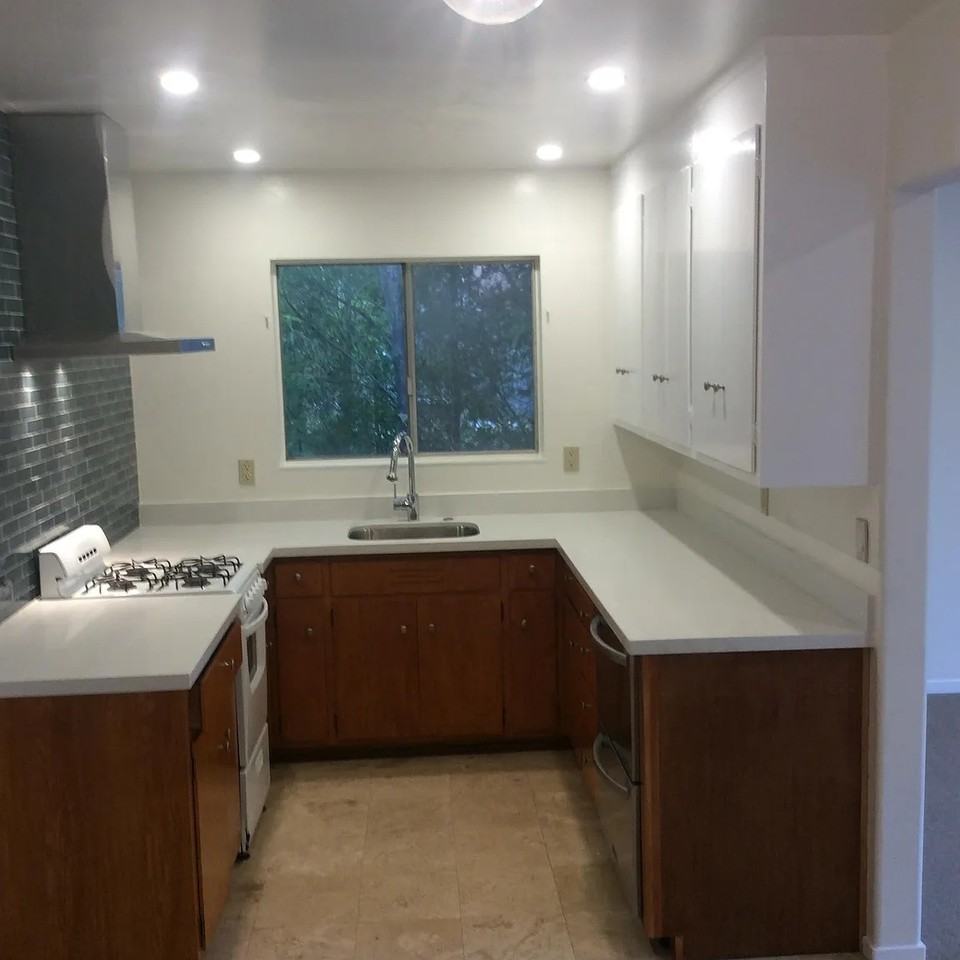 2218 Parker St - Photo 2 of 5