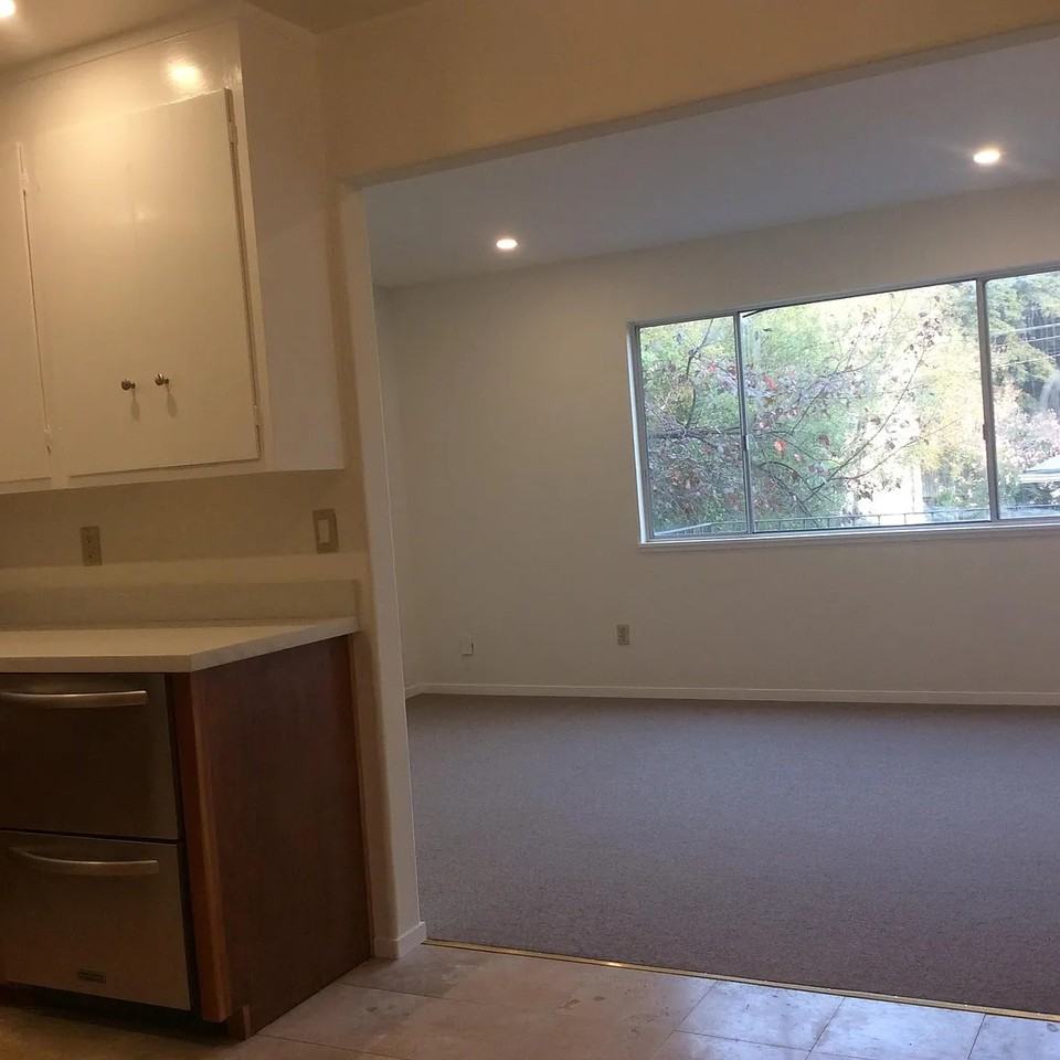 2218 Parker St - Photo 3 of 5