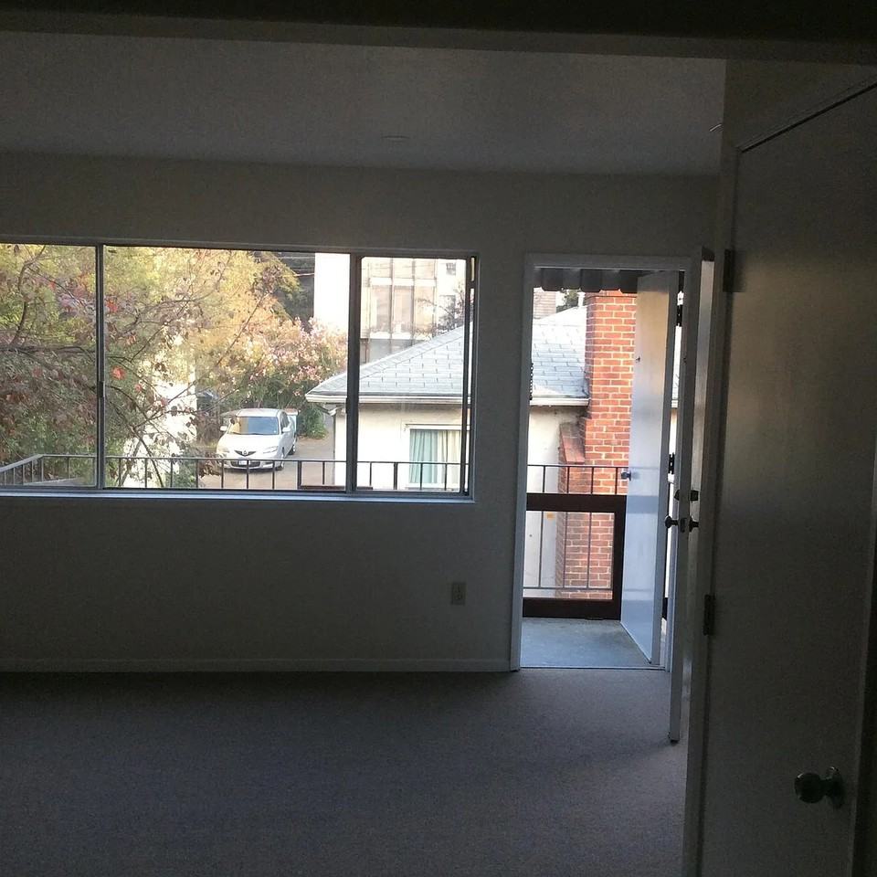 2218 Parker St - Photo 5 of 5