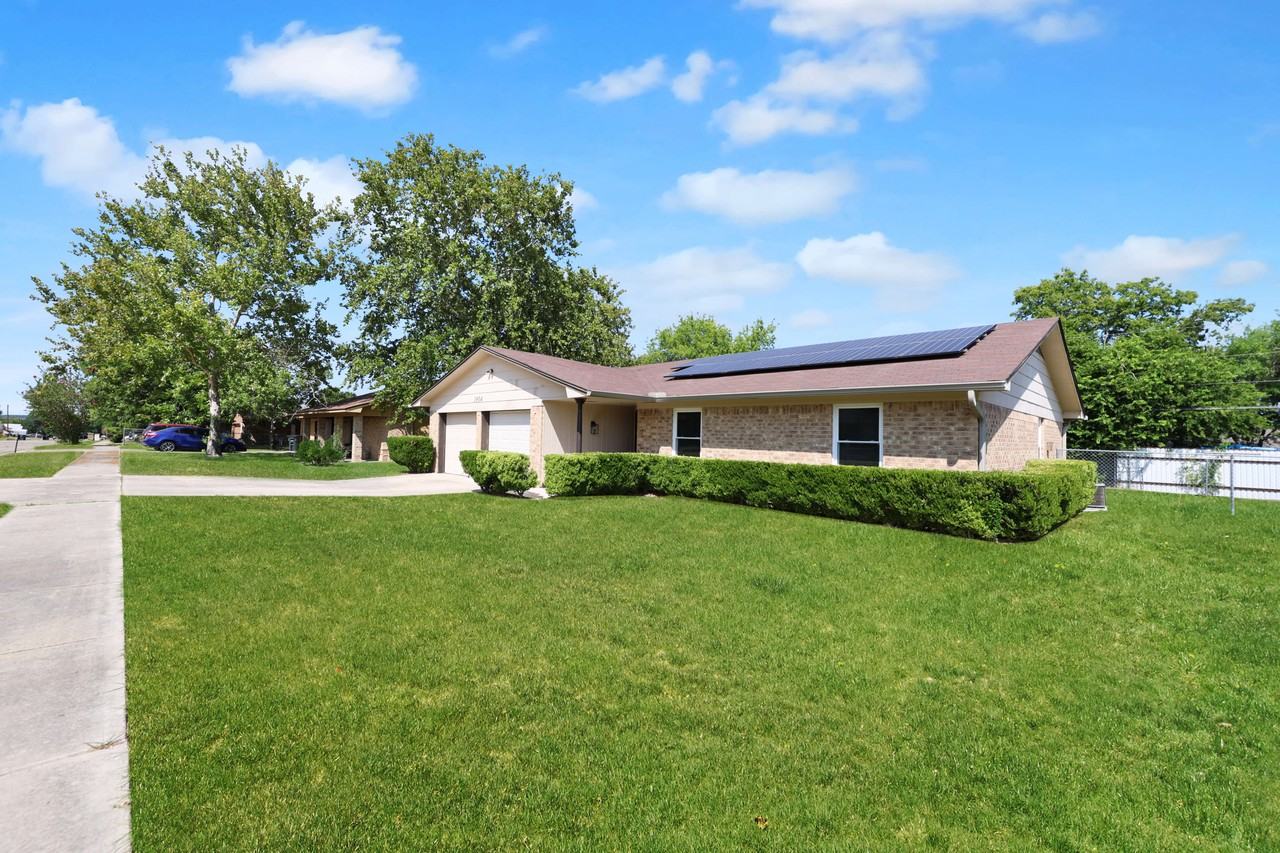 1804 Ruiz Dr - Photo 3 of 22