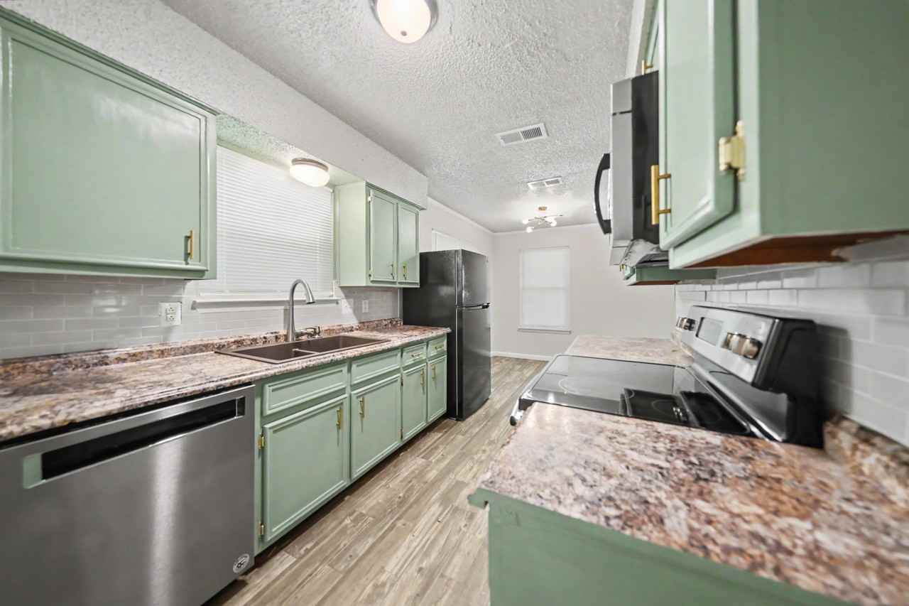 1804 Ruiz Dr - Photo 4 of 22
