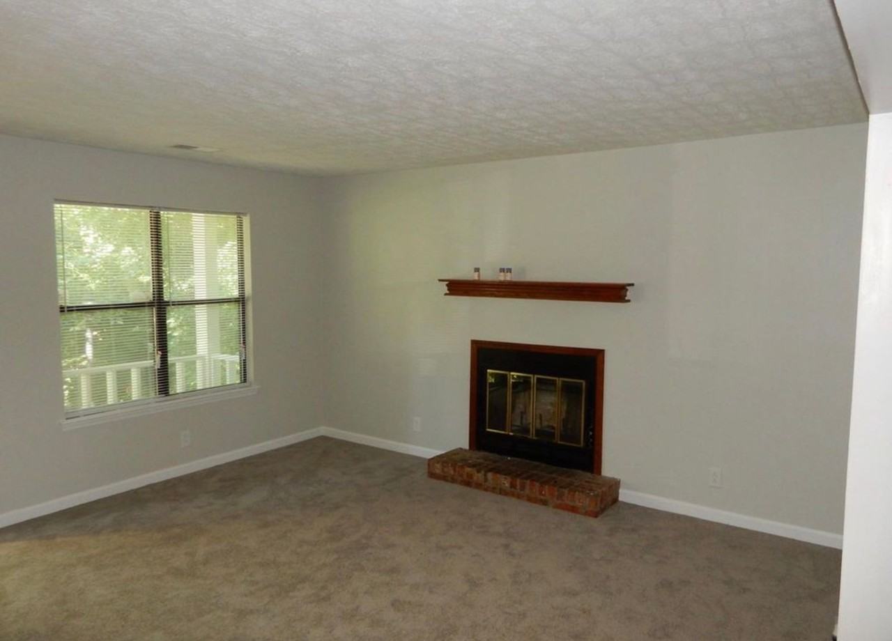 500 Debbie Dr - Photo 2 of 21