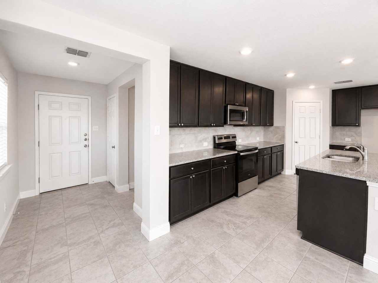 2605 Wesley Ave - Photo 3 of 24