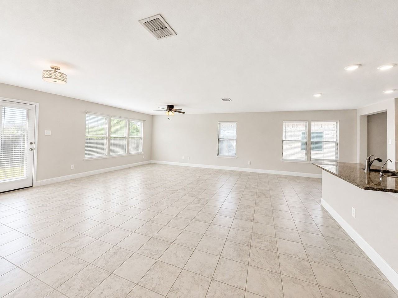 2605 Wesley Ave - Photo 6 of 24