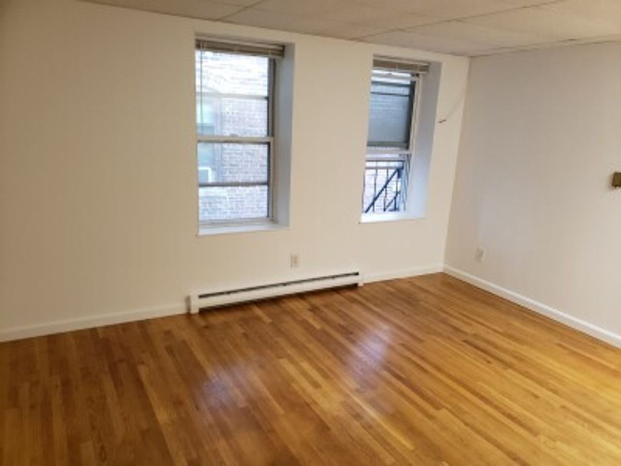199 Strathmore Rd - Photo 2 of 8