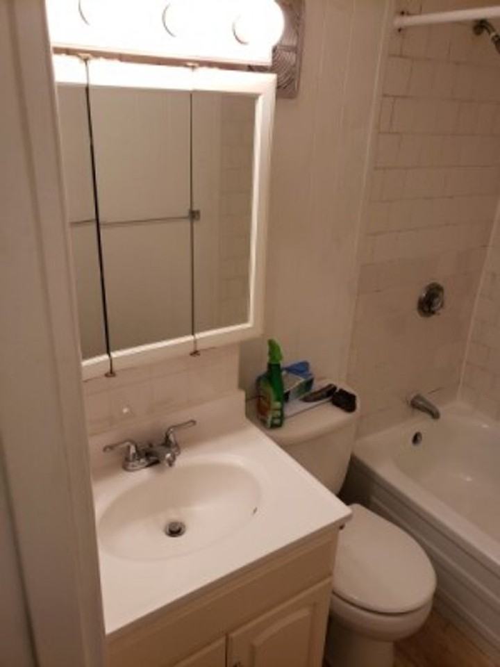 199 Strathmore Rd - Photo 3 of 8