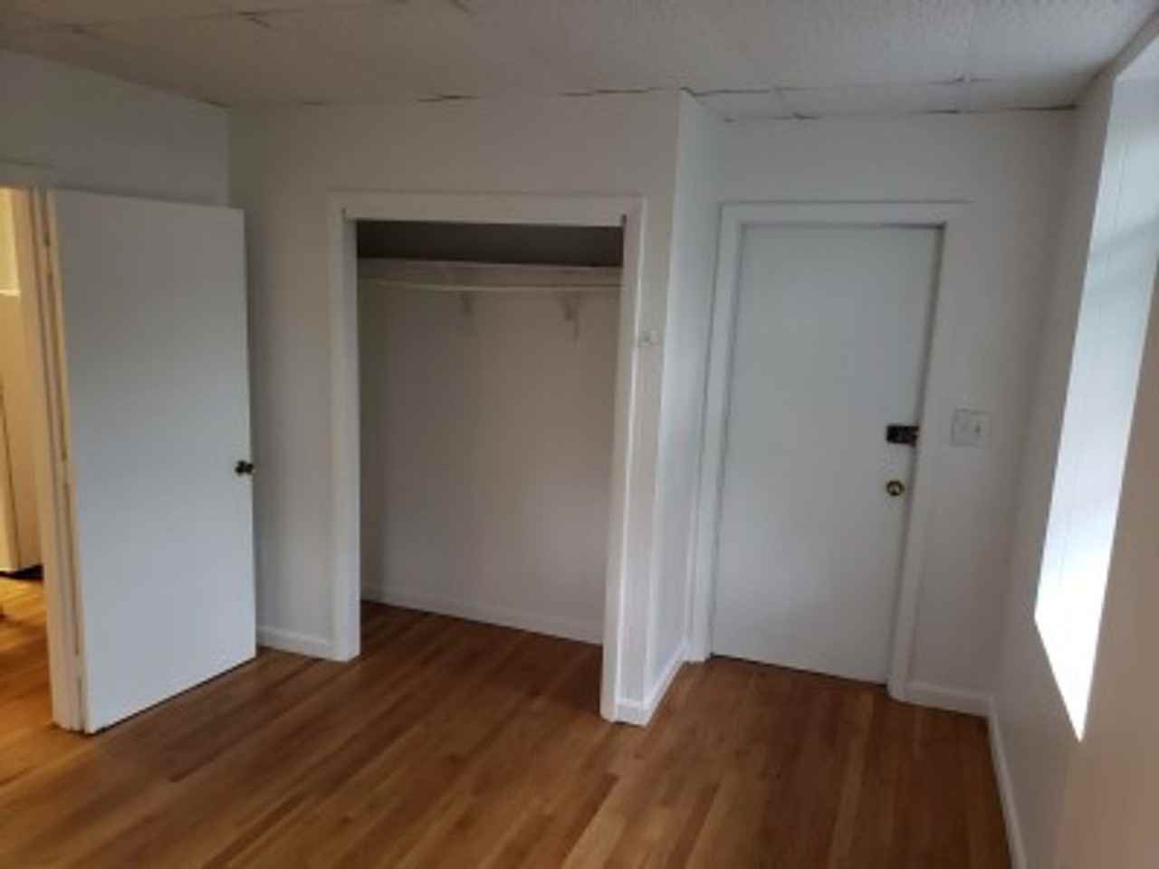 199 Strathmore Rd - Photo 5 of 8