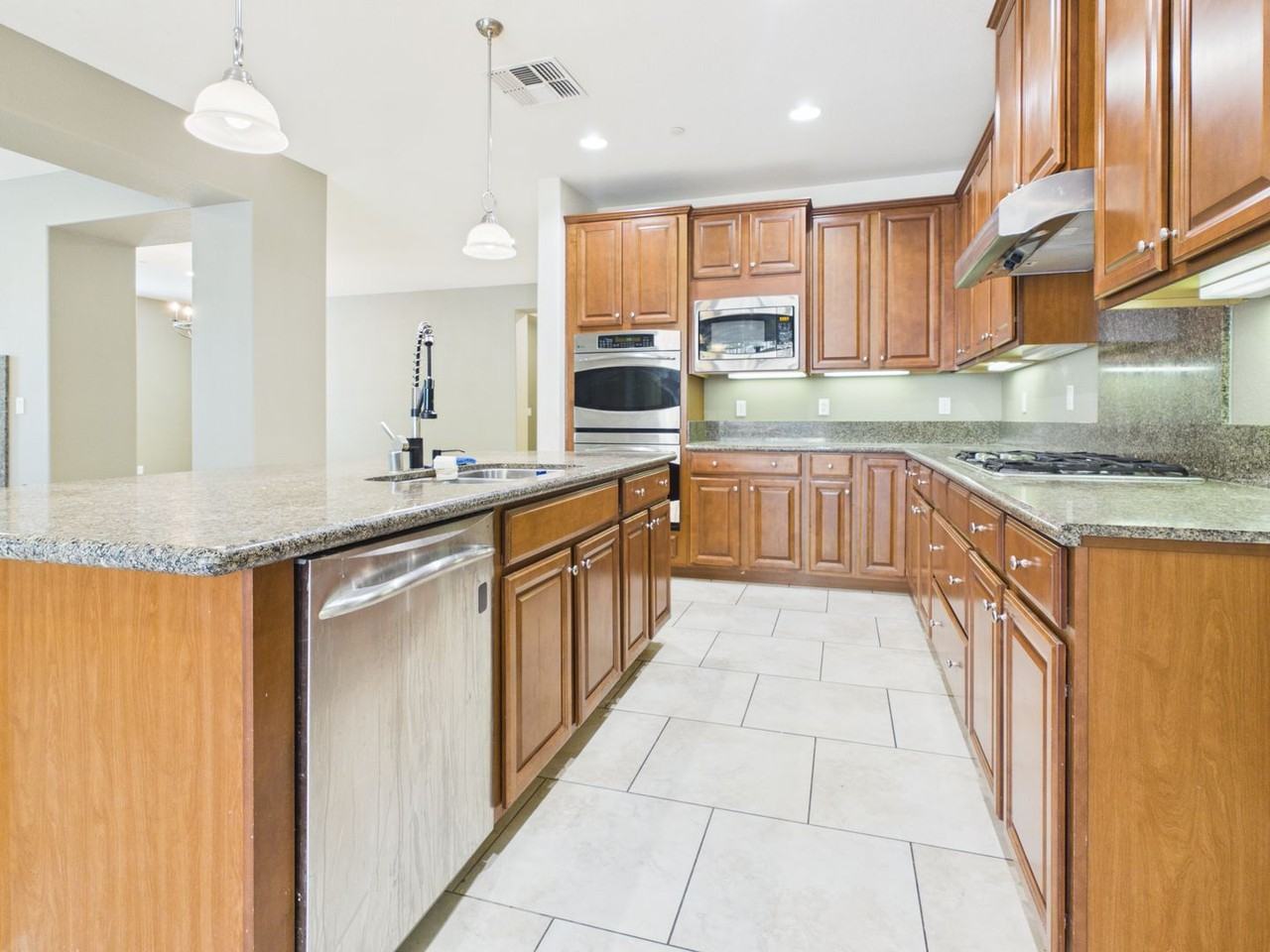 4085 David Loop - Photo 4 of 32
