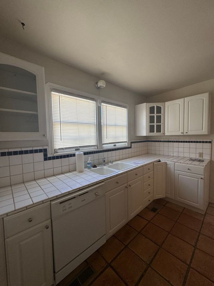 626 Adams Ave - Photo 3 of 9