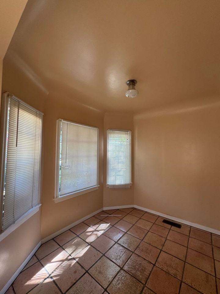 626 Adams Ave - Photo 4 of 9