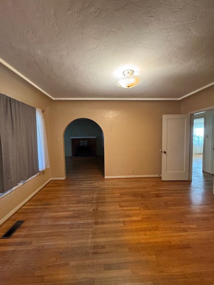 626 Adams Ave - Photo 5 of 9