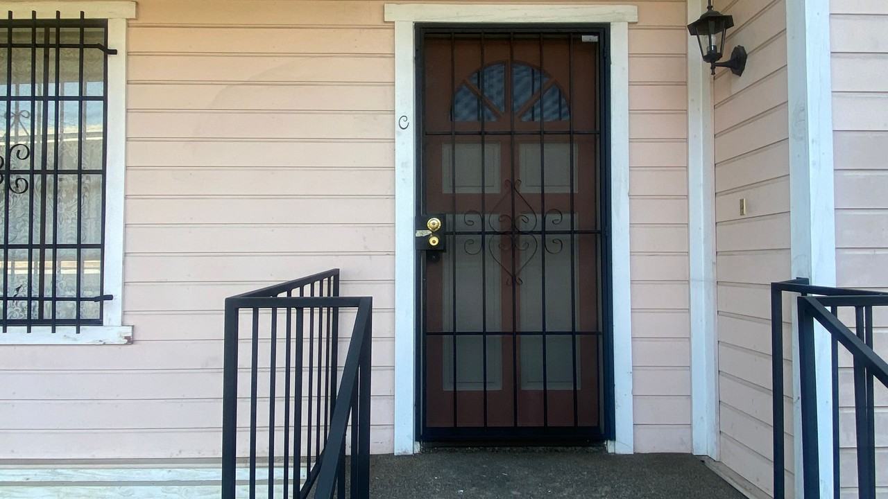310 N Moore Ave #C - Photo 2 of 13