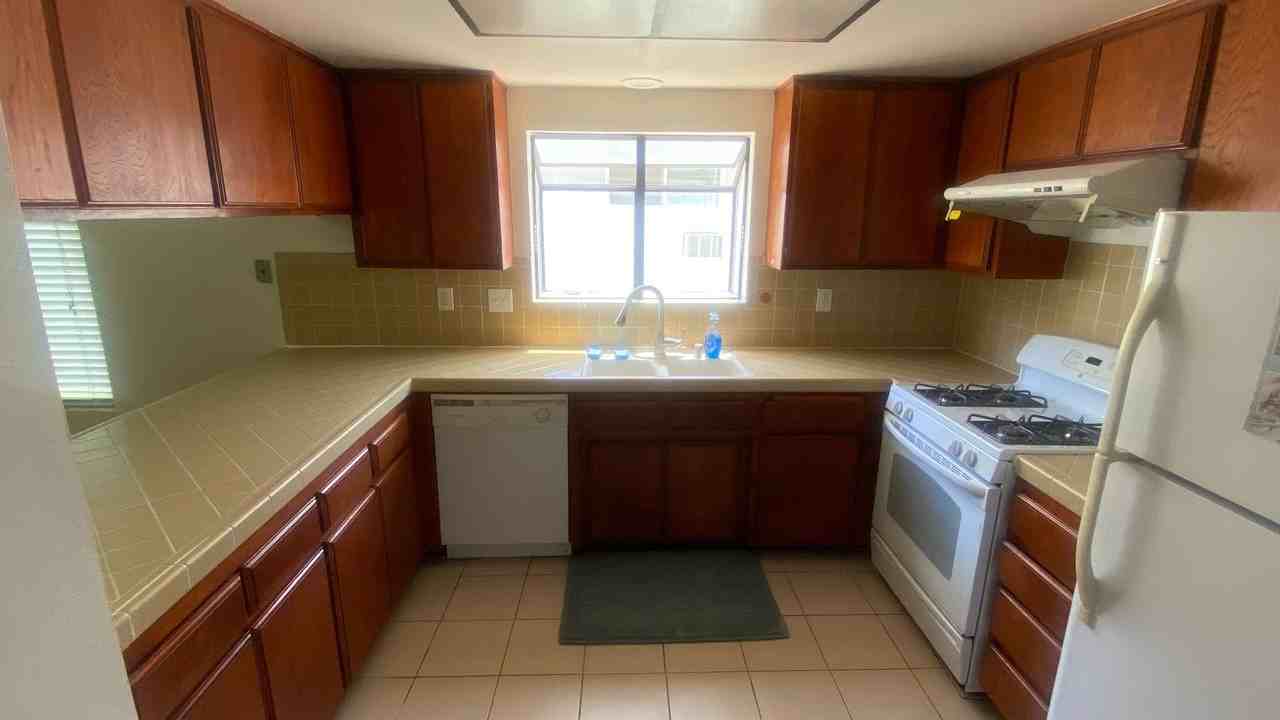 310 N Moore Ave #C - Photo 4 of 13
