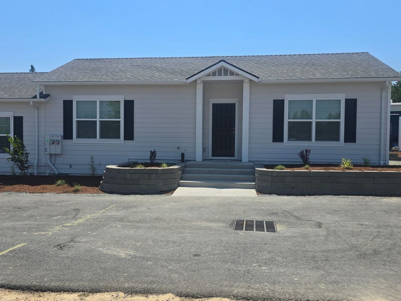 2032 Sw Allen Creek Rd #B - Photo 3 of 21