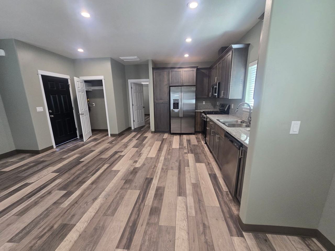 2032 Sw Allen Creek Rd #B - Photo 4 of 21