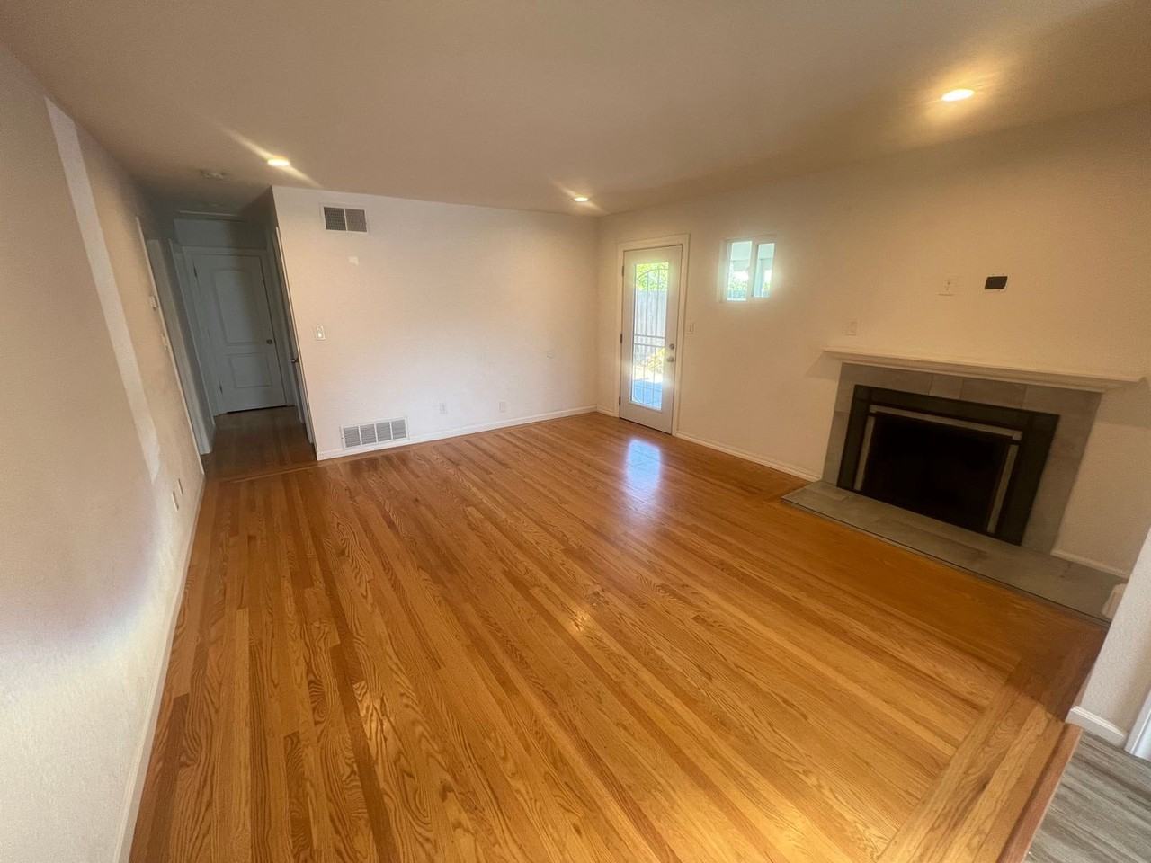 880 San Mateo Ct - Photo 2 of 15