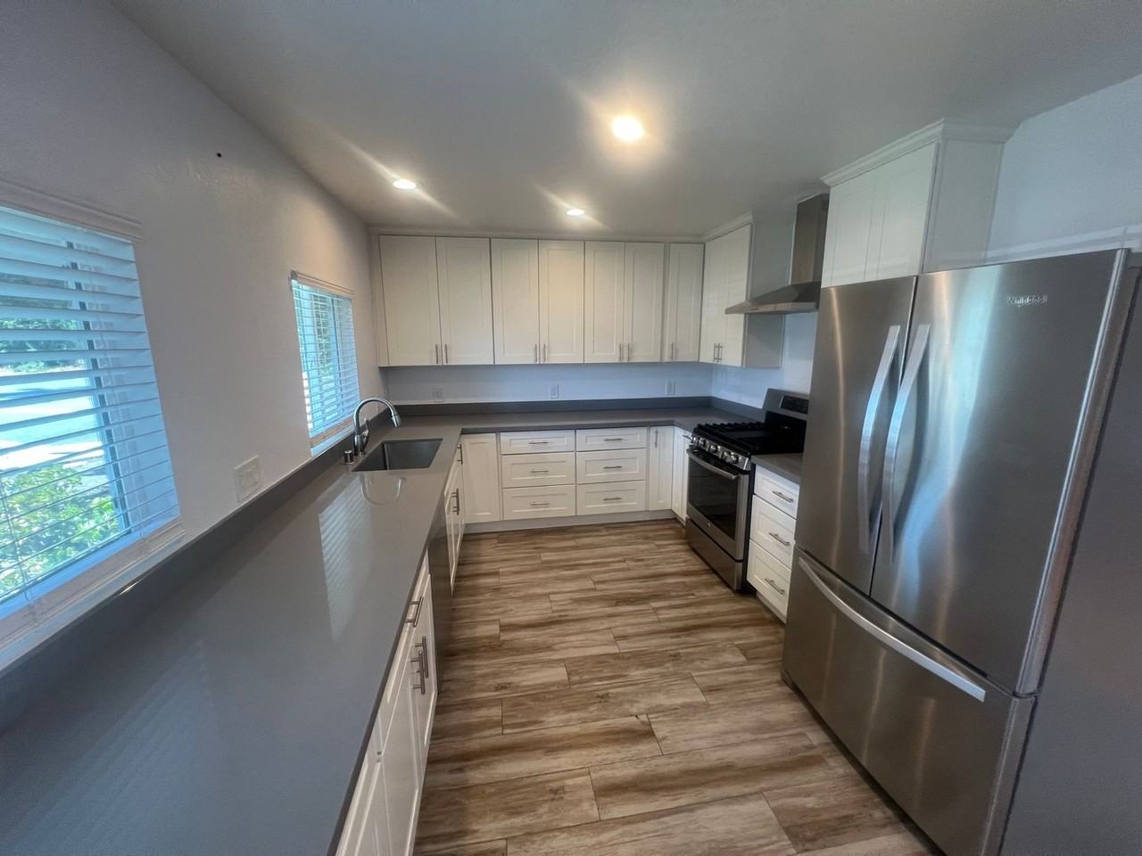 880 San Mateo Ct - Photo 4 of 15