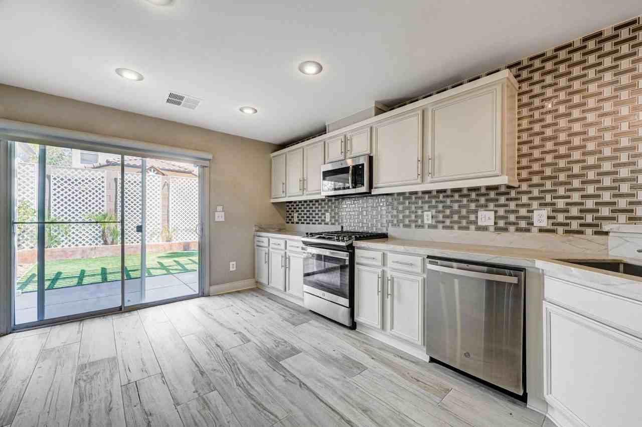 11092 Verismo St - Photo 3 of 42